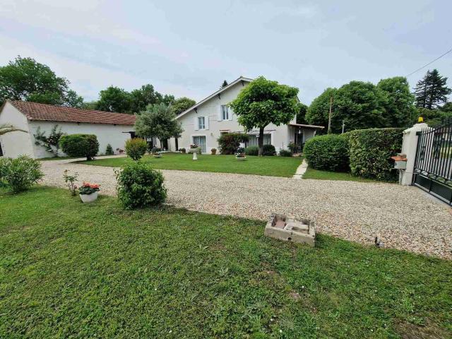 Maison en pierre avec 4 chambres et grand garage 185m² Cars