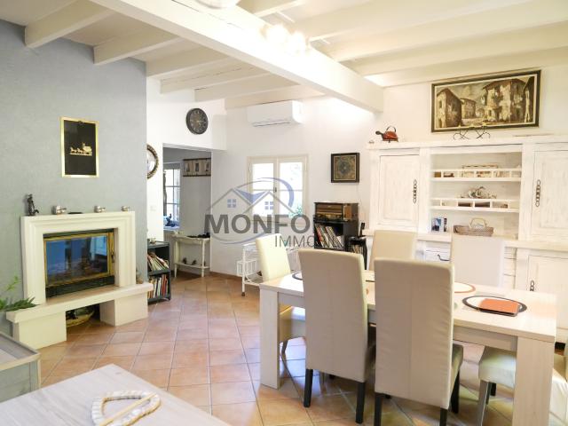 Maison en pierre avec
