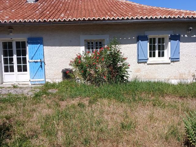 Maison en pierre avec appartement indépendant – 3 000 m² – 140 000 €