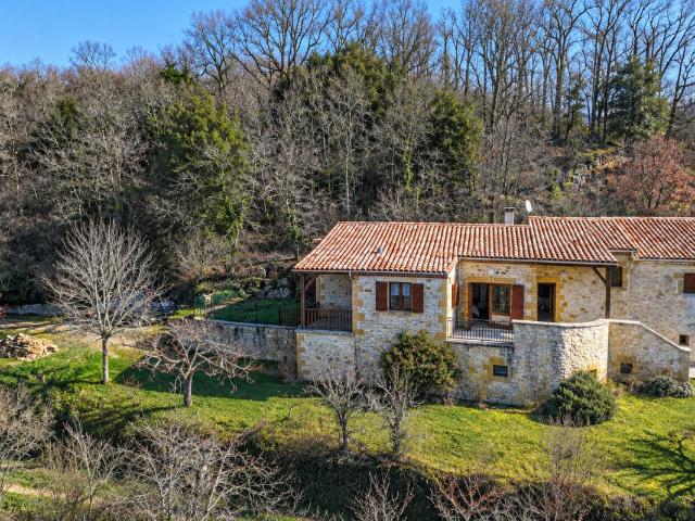 Maison en pierre avec belle vue