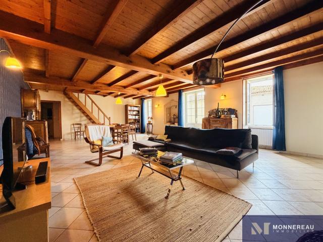 Maison En Pierre Avec Garage Et Jardin 130m² Saint Eugène