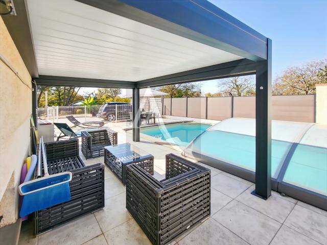 Maison en pierre avec garage et piscine sur terrain clos 113m² Soturac