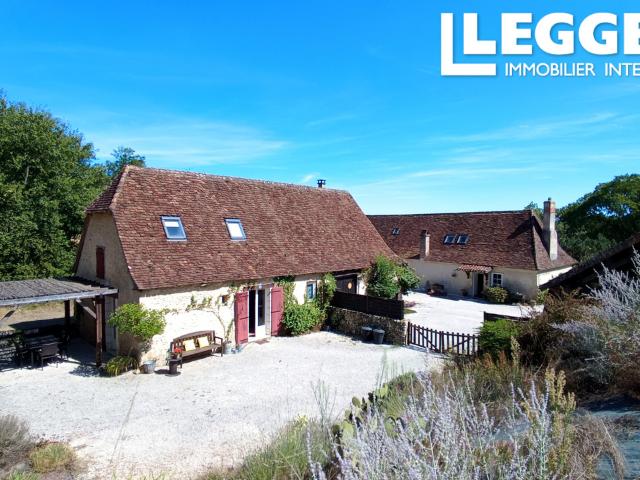 Maison en pierre avec gîte à la campagne avec piscine