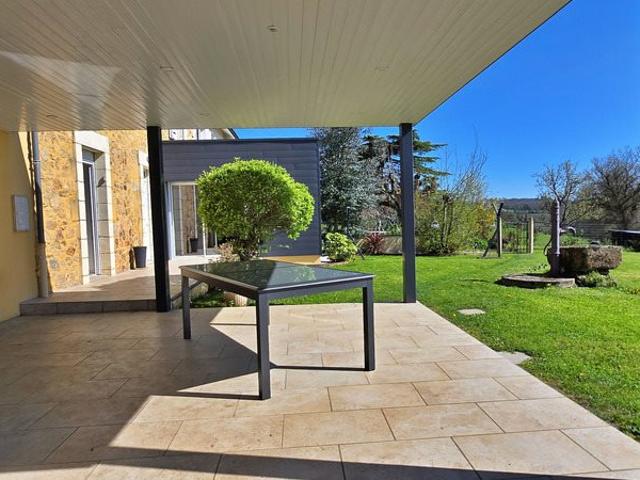 Maison en Pierre avec Grange Atelier Piscine et Jardin Cal. 117m² Saint Victurnien