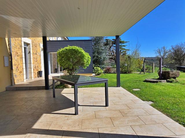 Maison en Pierre avec Grange Atelier Piscine et Jardin Calme et vue imprenable
