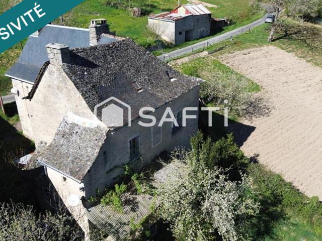 Maison en pierre avec grange et vue exceptionnelle – Taulamet près de Sénergues