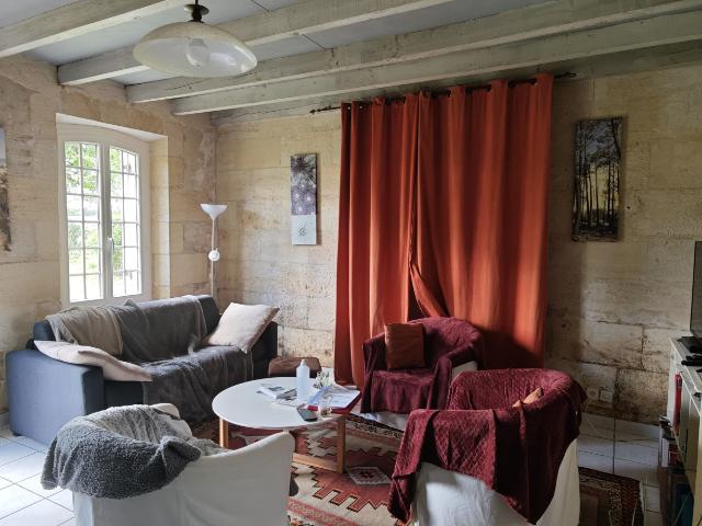 Maison en pierre avec gros potentiel sur 887 m2 de terrain