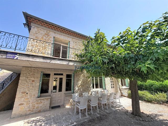 Maison en pierre avec deux logements indépendants, piscine e. 190m² Vaison la Romaine