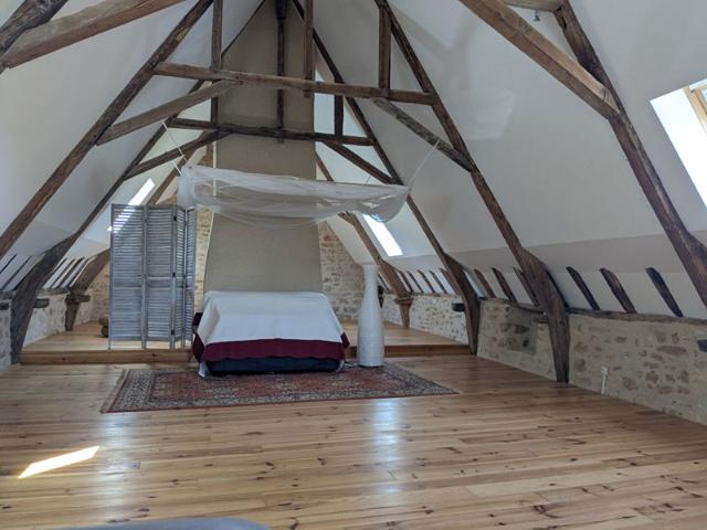 Maison en pierre avec dépendance