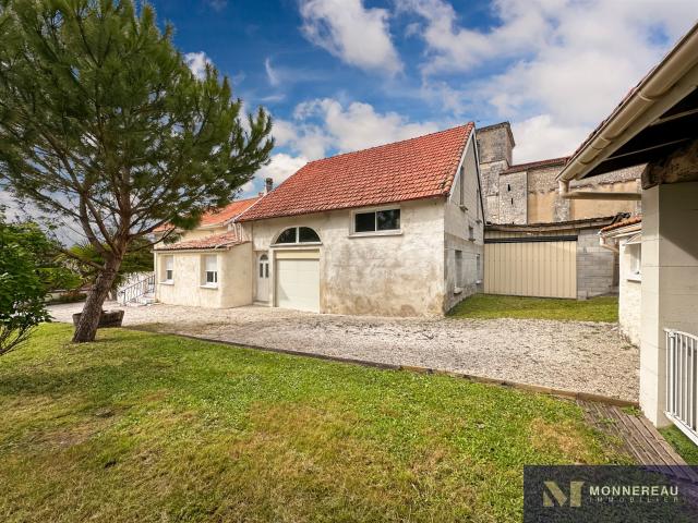Maison En Pierre Avec Dependances 187m² Saint Bonnet