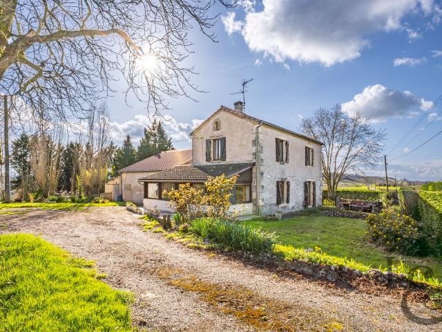 Maison en pierre avec dépendances à Monclar 132m² Monclar