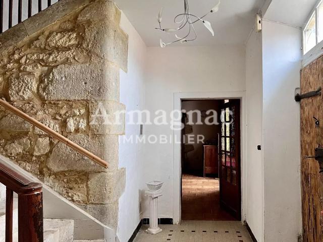 Maison en pierre avec dépendances à rénover 208m² Antras
