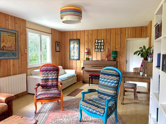 Maison en pierre avec dépendances et deux T3 237m² Lamothe Montravel