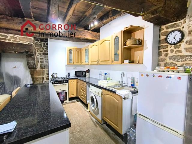 Maison en pierre avec dépendances et terrain 68m² Larchamp