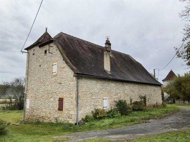 Maison en pierre avec dépendances sur 5.504m² 154m² Souillac