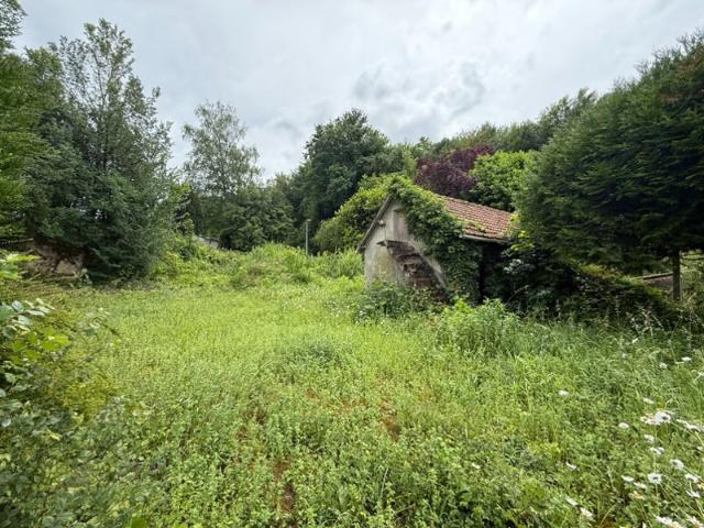 Maison en pierre avec jardin et dépendance à Saintines