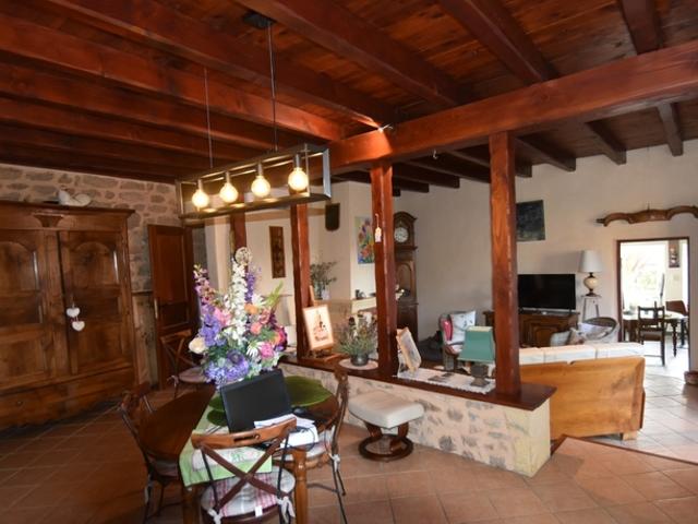 Maison en Pierre avec jardin et terrain attenant 120m² 3 chambres CHAUFFAILLES 71