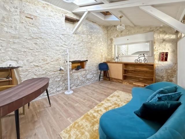 Maison en pierre avec jardin et vue dominante 102m² La Sauvetat