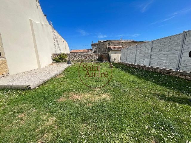 Maison en pierre avec jardin, garage & piscine Secteur Cha. 192m² Champniers