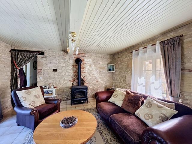 Maison en pierre avec jardin, 2 chambres, 5km de PRAYSSAC 83m² Prayssac