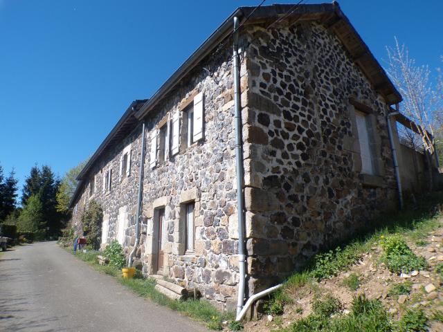 Maison en pierre avec mitoyenneté non gênante