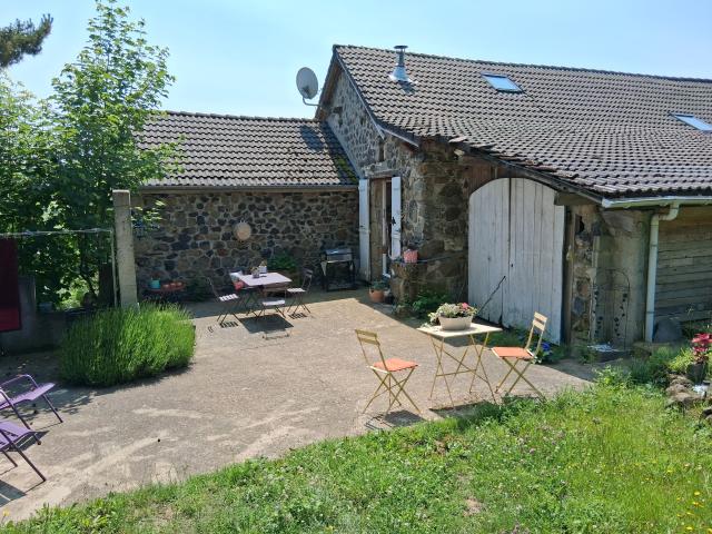 Maison en pierre avec mitoyenneté non gênante