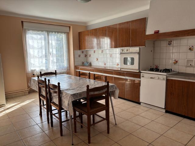 Maison en pierre avec nombreuses dépendances sur parcelle de 5900 m²