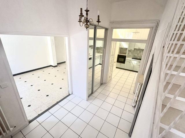 Maison en pierre avec patio