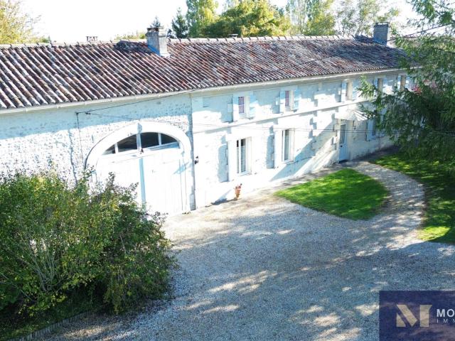Maison En Pierre Avec Parc Et Dependance 298m² Messac