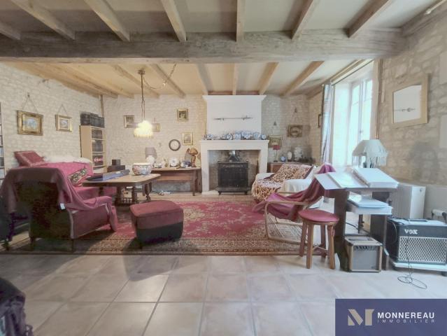Maison En Pierre Avec Parc Et Dependance 298m² Messac