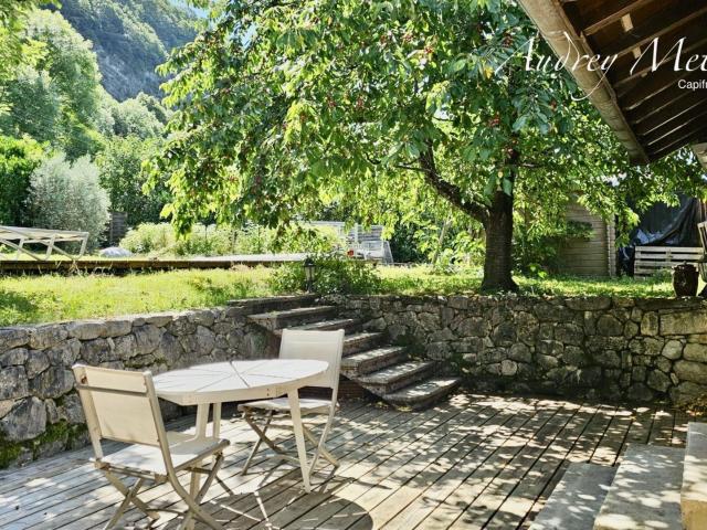 Maison en pierre avec piscine + terrain à vendre à SERRIERES. 100m² Serrières en Chautagne