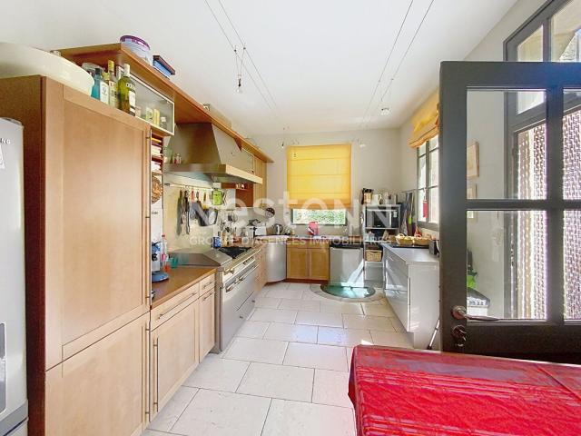 Maison en pierre avec piscine à vendre à Vallabrègues ? 178. 168m² Vallabrègues