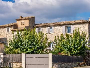 Maison en pierre avec piscine à Villars, village pittoresque. 283m² Villars