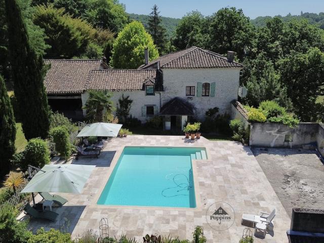 Maison en pierre avec piscine et 3 hectares 228m² Bourg de Visa