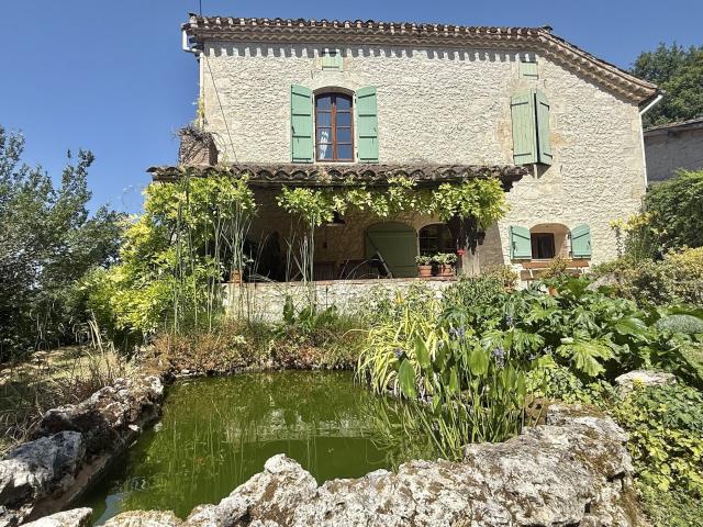 Maison en pierre avec piscine et 3 hectares 228m² Bourg de Visa
