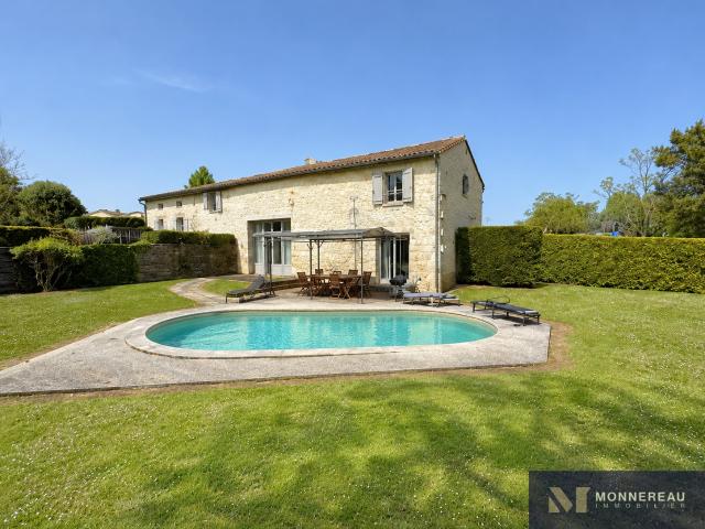 Maison En Pierre Avec Piscine Et Vue 128m² Chalais