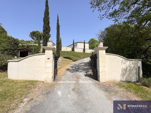 Maison En Pierre Avec Piscine Et Vue 128m² Chalais