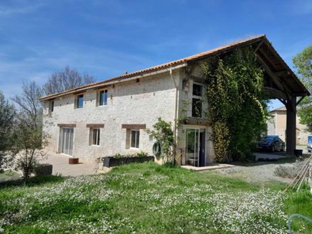 Maison en pierre avec piscine et vues dominantes