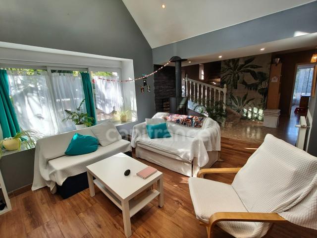 Maison en pierre avec plus d’un hectare de terrain – Berrien 85m² Berrien