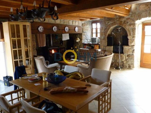 Maison en pierre avec terrain et fort potentiel d'aménagemen