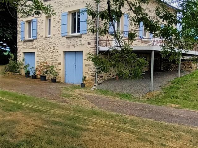 Maison en pierre avec terrain et lac 164m² Saint Mesmin