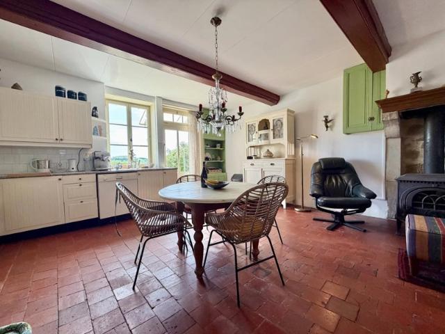 Maison en pierre avec vue magnifique à vendre près d'Onlay