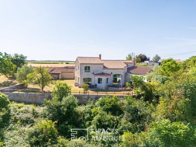 Maison en pierre avec vue aux inspirations provençales
