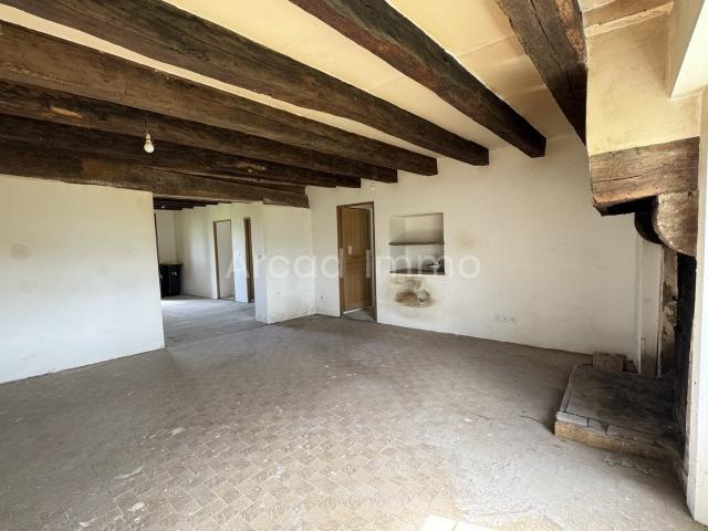 Maison en pierre à finir de rénover sur un terrain d’env. 3. 120m² Ségalas