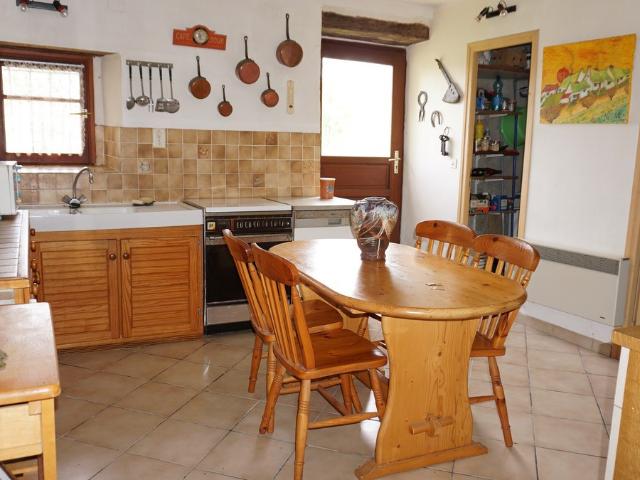 Maison en pierre à la campagne