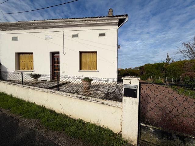 Maison en pierre à Lussac