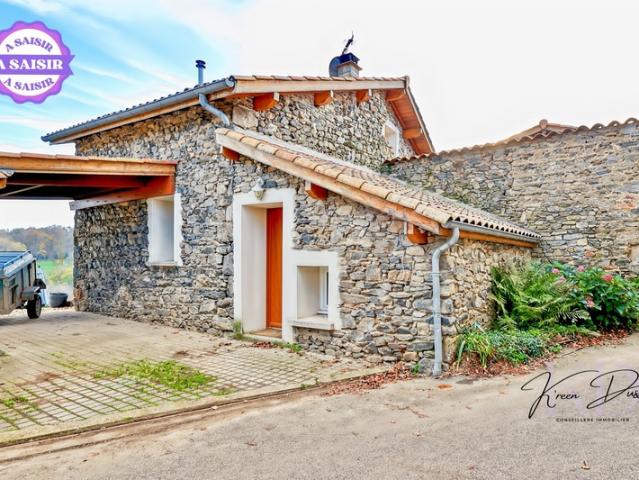 ? Rare sur le secteur ! Authentique maison en pierre avec vue panoramique, jardin, dépendances et aucun vis à vis: un véritable coup de cœur à découvrir à Sainte Catherine