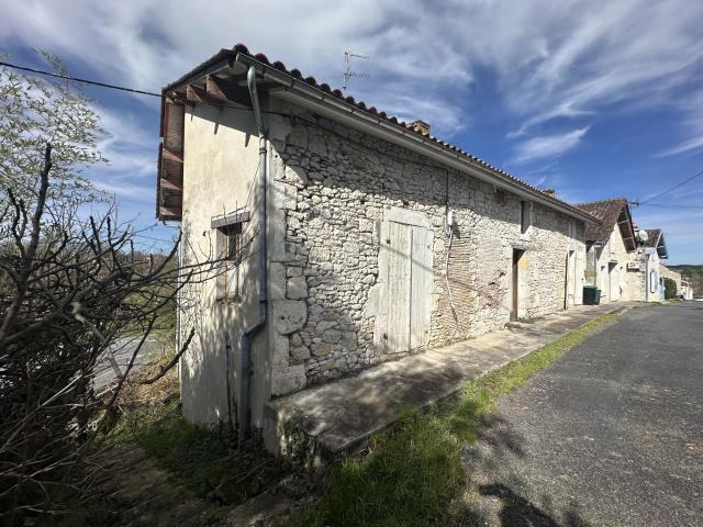 MAISON EN PIERRE A RENOVER