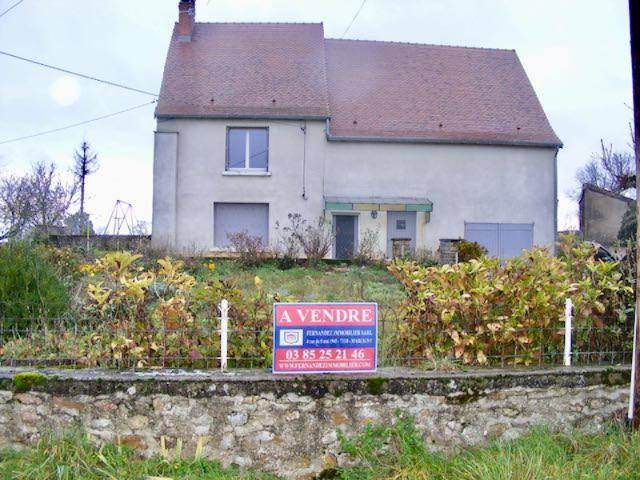 MAISON EN PIERRE À RÉNOVER