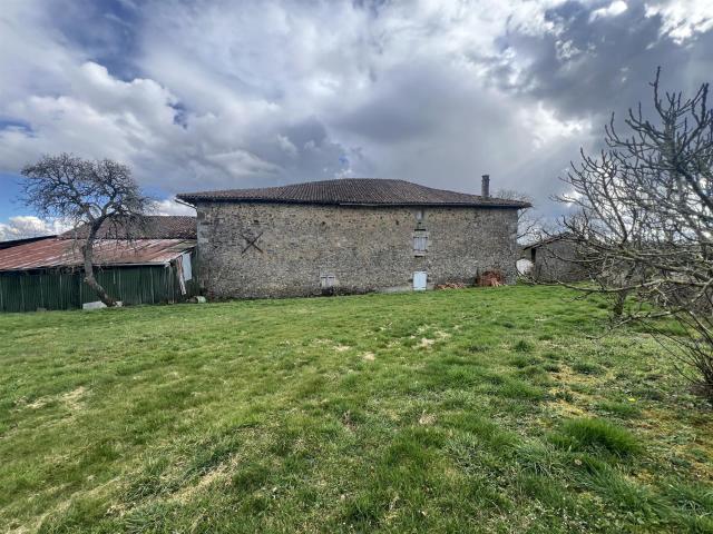 Maison En Pierre A Renover Avec Dependances A Proximite Des. 212m² Verneuil